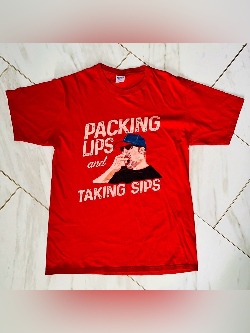Outlaw Dipper Packing Lips and Taking Sips Shirt Red Men’s Size Medium YouTuber